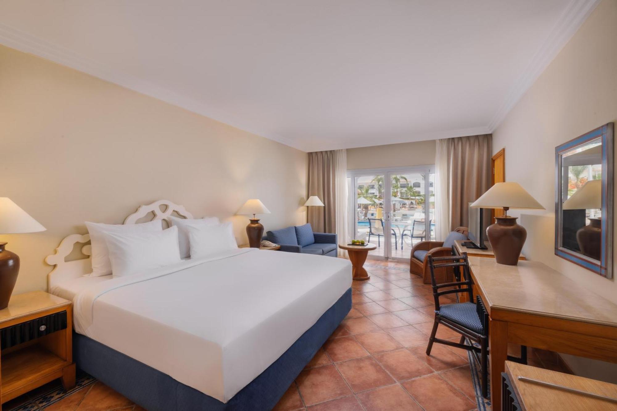 Deluxe, Queen or Twin Room Pool View,1668055335:JPEG